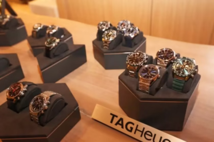 Joalheria Revela Sofisticação e Precisão em Relógios Ícones