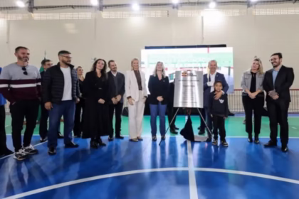 Governador inaugura a EEB Júlio da Costa Neves em Florianópolis