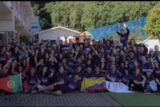 Estudantes de Florianópolis: Férias Transformadas em Voluntariado