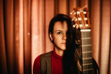 Jacque Falcheti Encanta com Turnê pelo Sul do Brasil em 2025