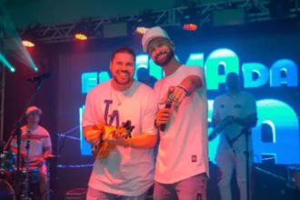 Grupo Em Cima da Hora celebra 20 anos com show na Ponte Hercílio Luz